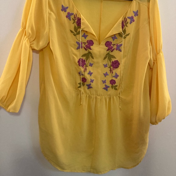 Yellow floral blouse with puffy sleeves. - Picture 2 of 5